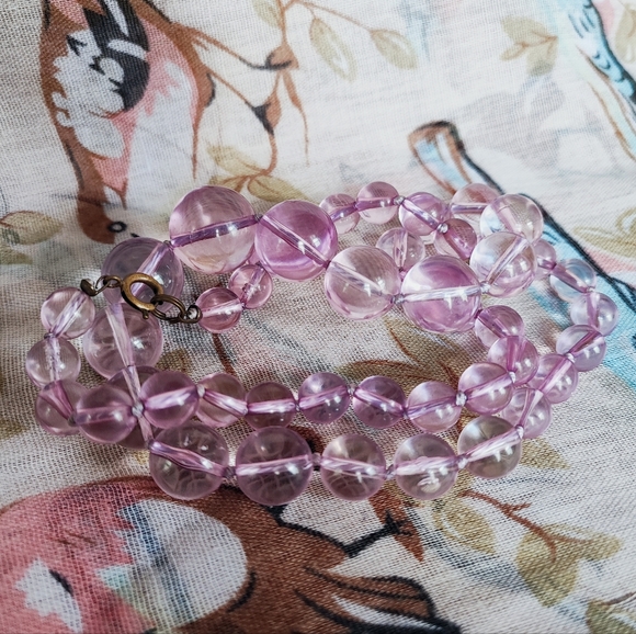 Lavender Lilac Long Lucite Knotted Graduated Round Beaded Vintage Necklace EUC - Picture 4 of 11